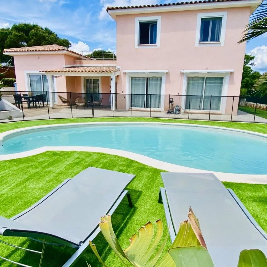 Piscine privée sans vis à vis villa de vacances à Puget-sur-Argens
