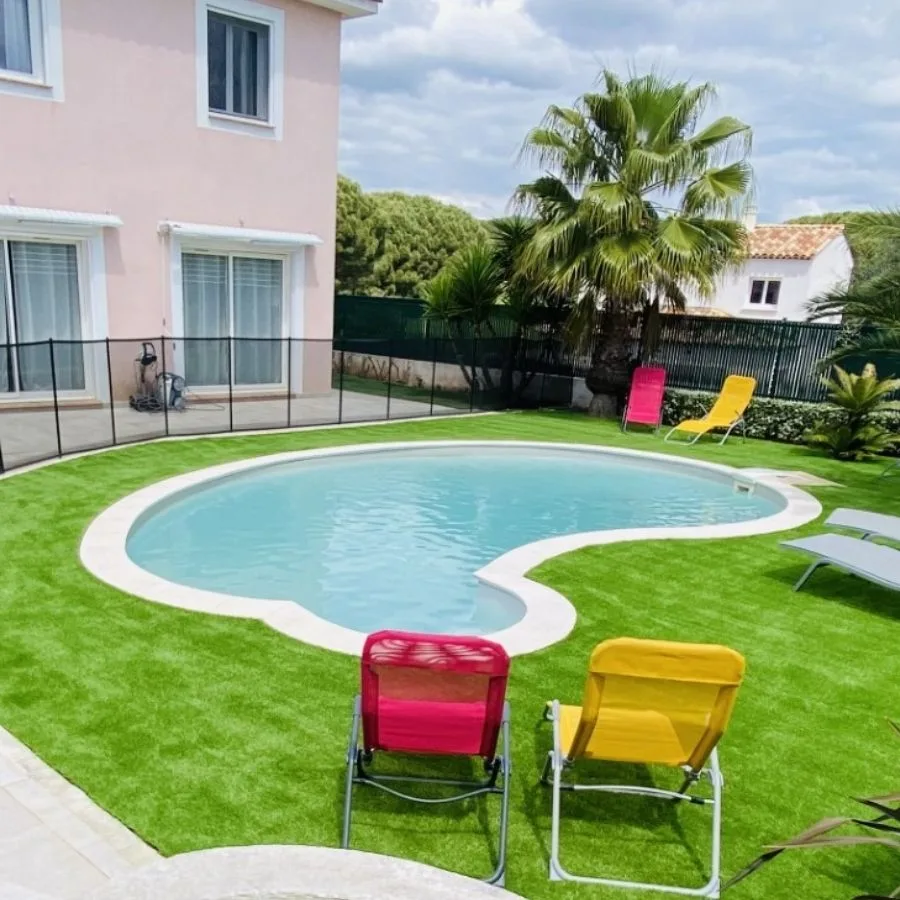 Piscine sécurisée villa familiale Var