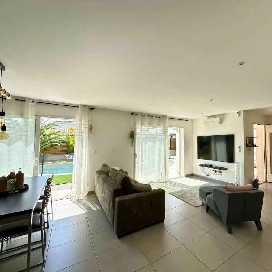 Séjour spacieux et moderne maison de vacances